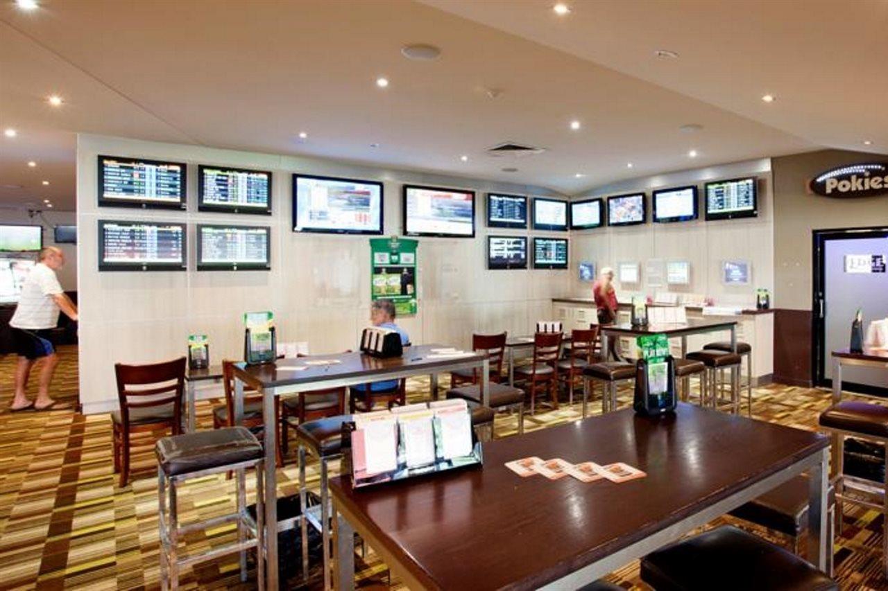 Nightcap At Edge Hill Tavern Cairns Exterior photo