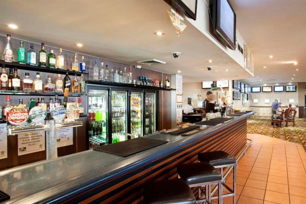 Nightcap At Edge Hill Tavern Cairns Exterior photo