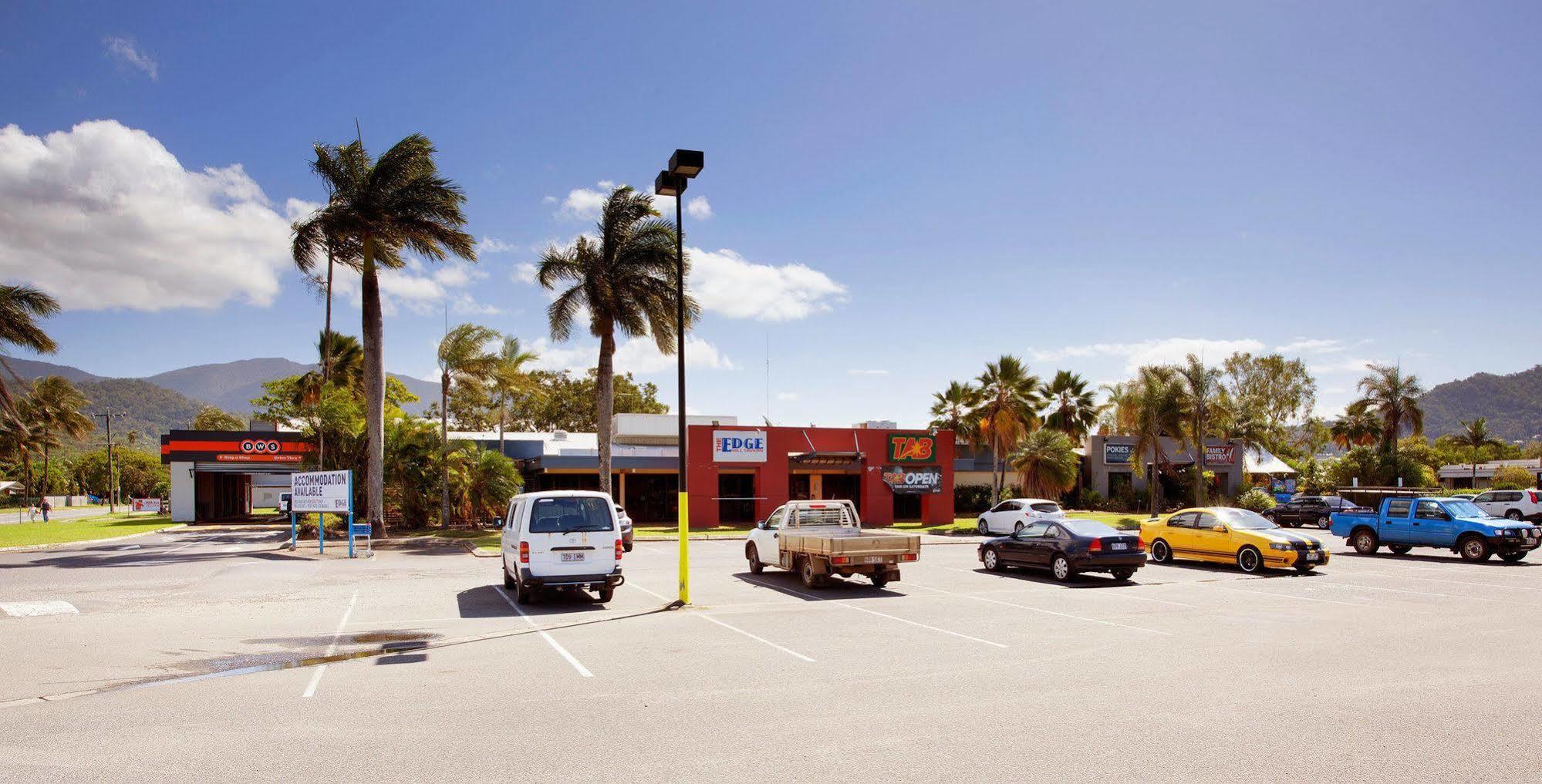 Nightcap At Edge Hill Tavern Cairns Exterior photo