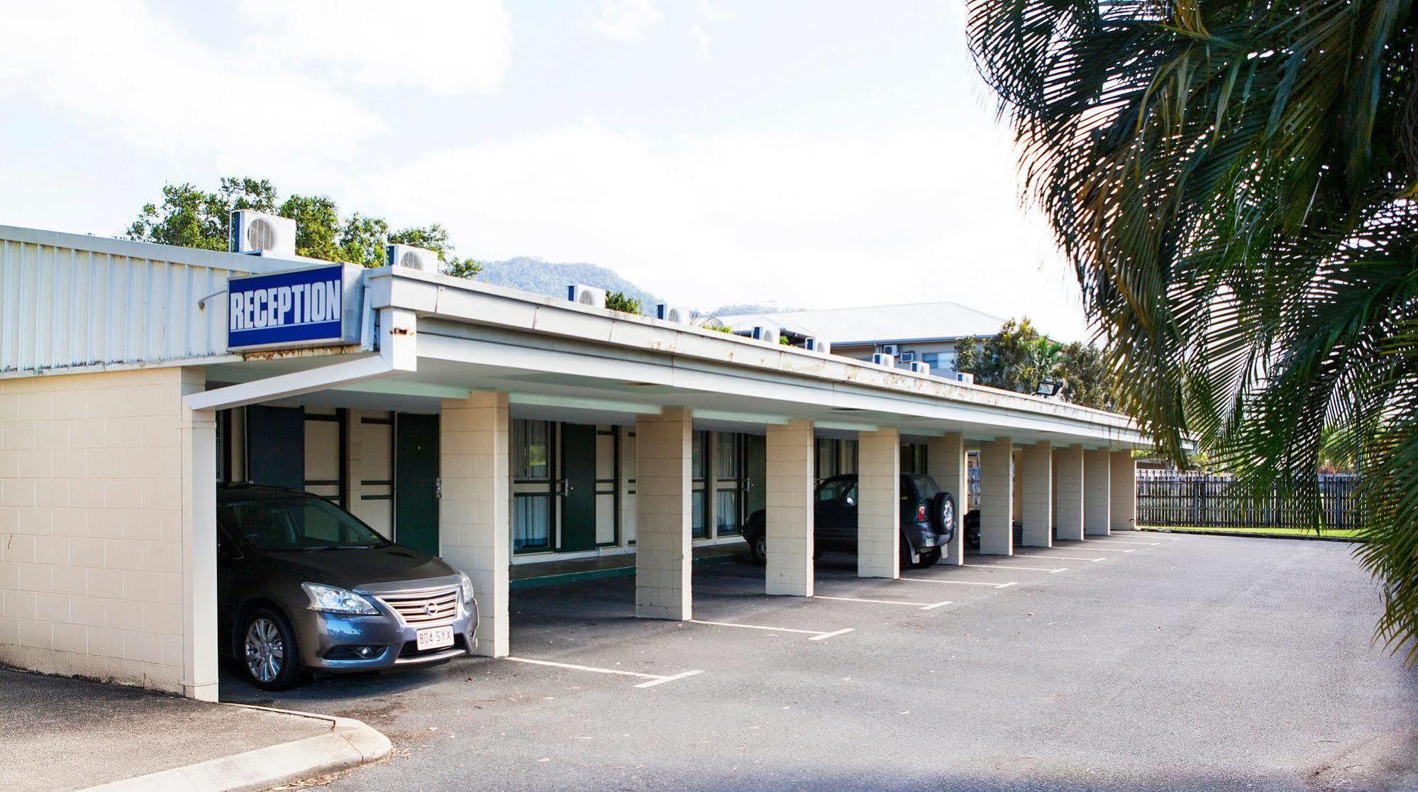 Nightcap At Edge Hill Tavern Cairns Exterior photo