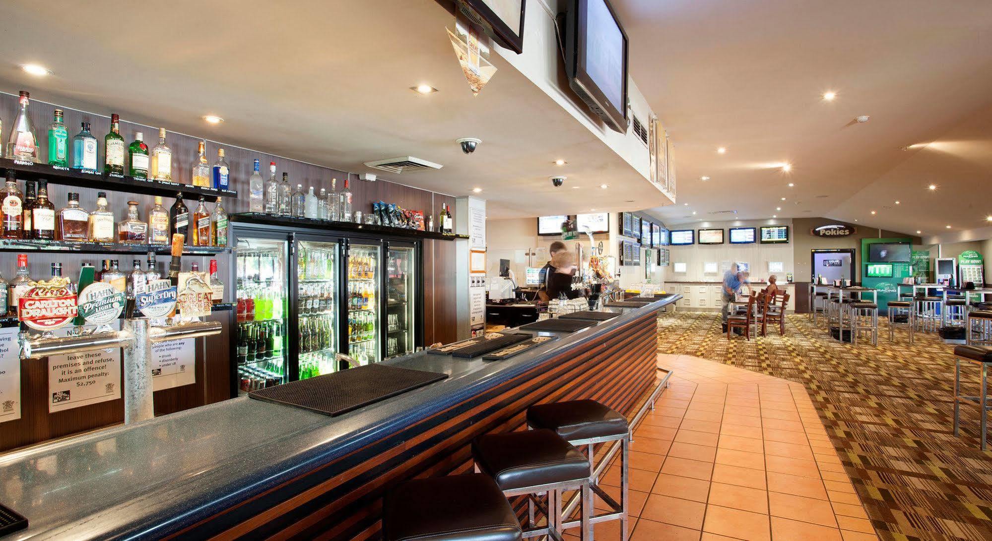 Nightcap At Edge Hill Tavern Cairns Exterior photo