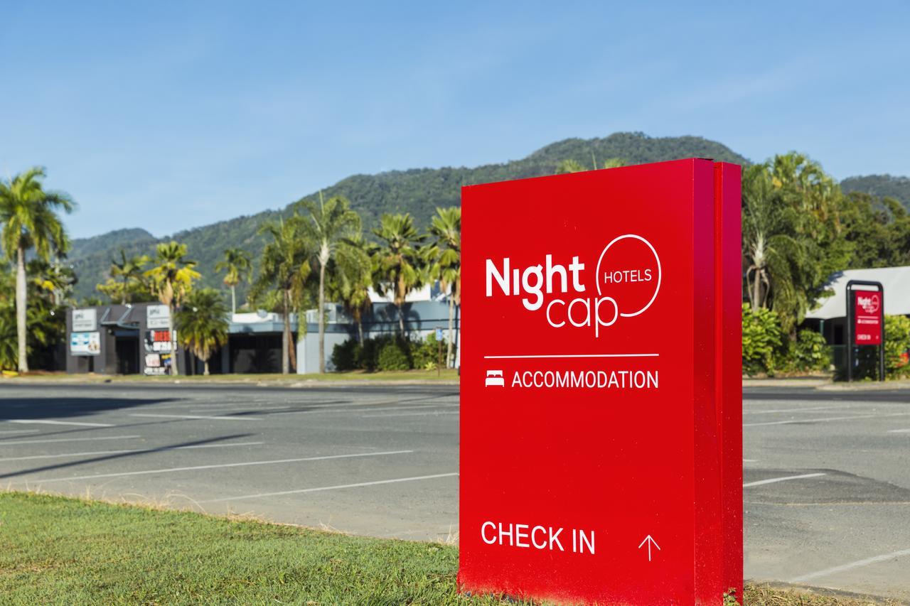 Nightcap At Edge Hill Tavern Cairns Exterior photo